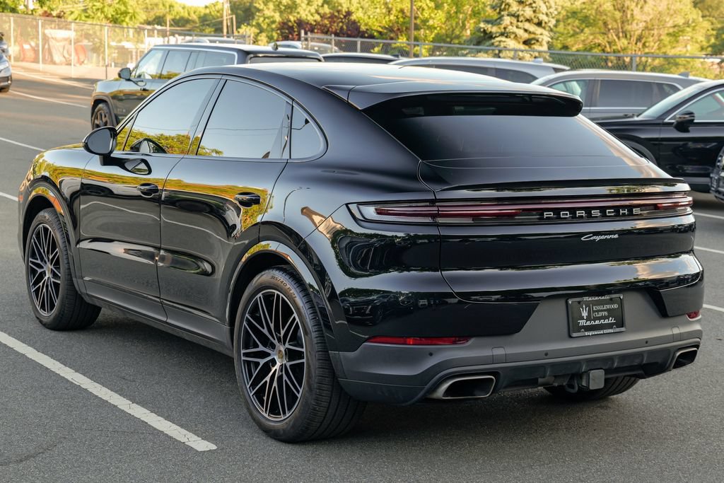 Used 2024 Porsche Cayenne Coupe AWD/4WD image 5
