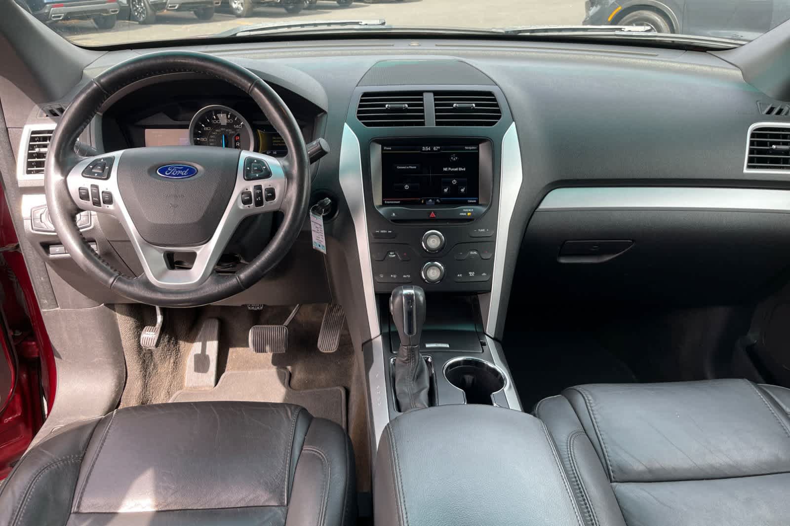 Used 2015 Ford Explorer XLT w/ Equipment Group 202A AWD/4WD image 11