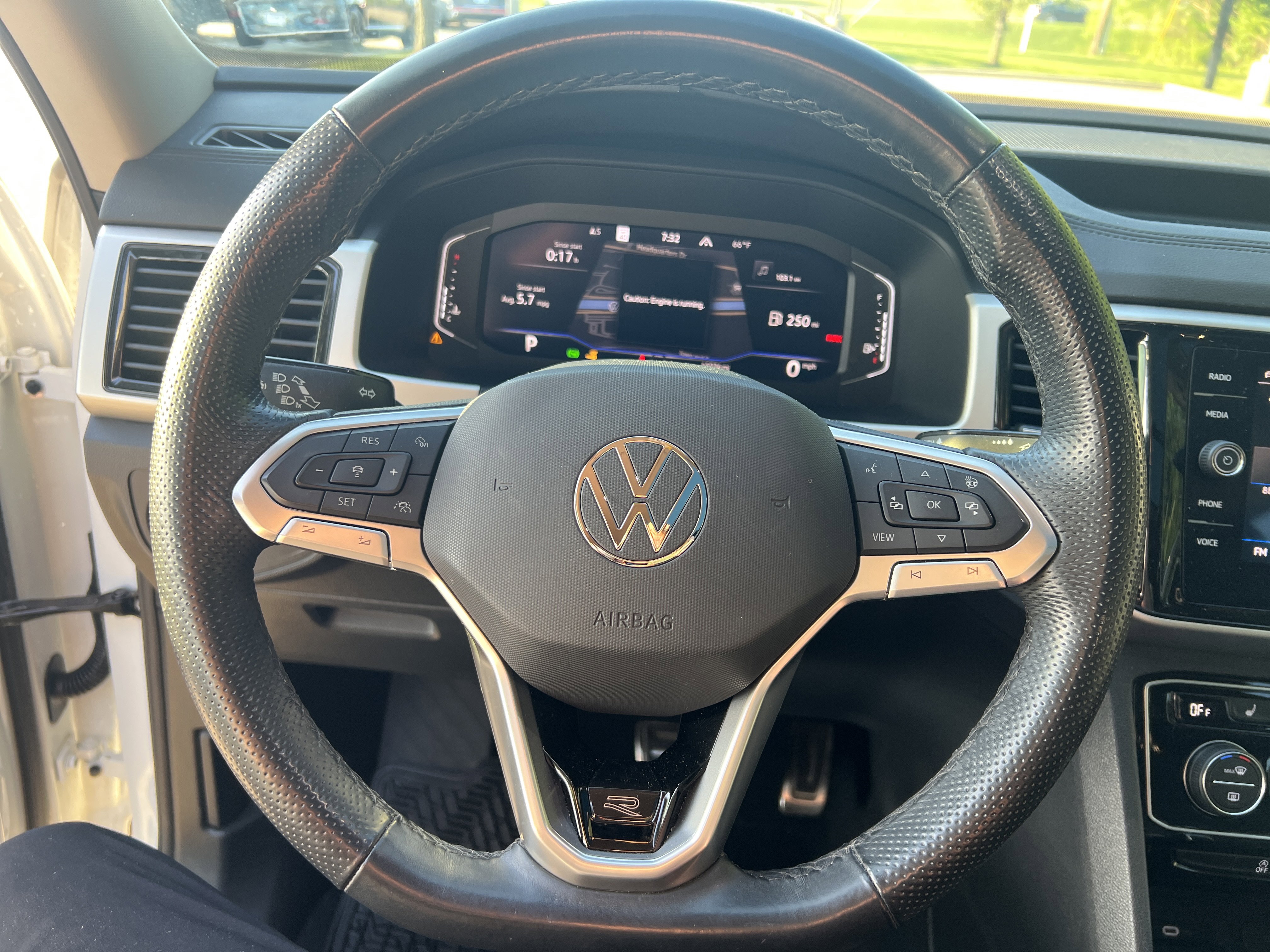 Used 2022 Volkswagen Atlas SEL Premium AWD/4WD image 16