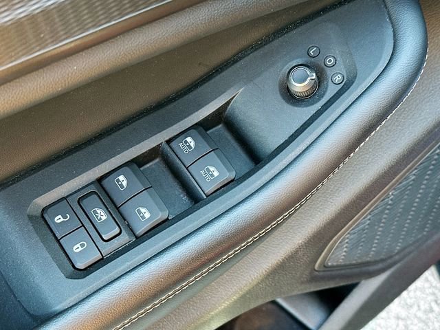 Used 2023 Jeep Grand Cherokee Laredo w/ Luxury Tech Group I image 18