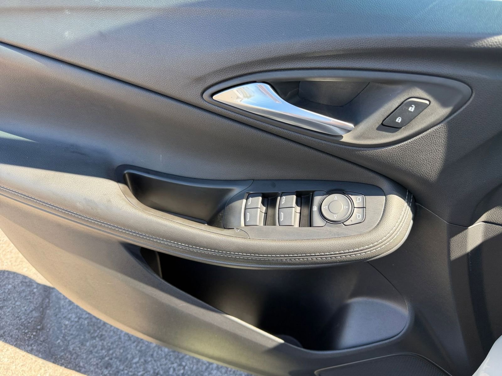 Used 2025 Buick Encore GX Preferred image 18