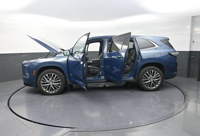 Used 2025 Buick Enclave Avenir AWD/4WD image 43