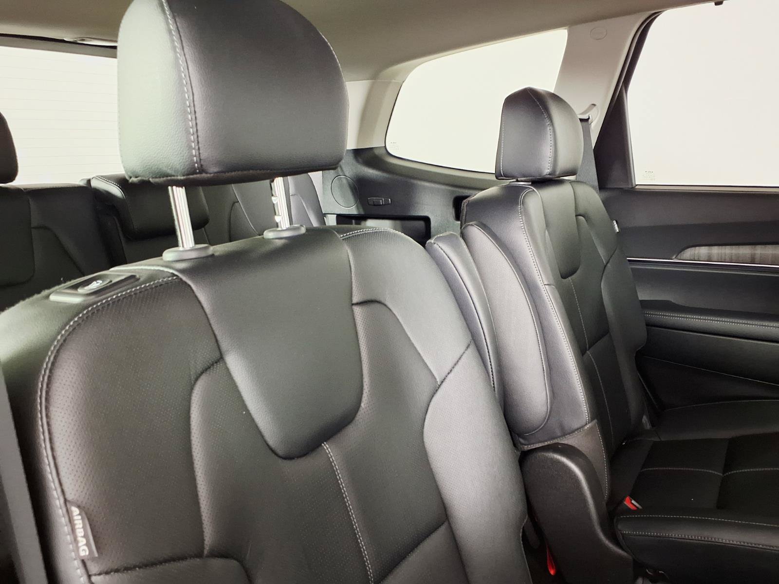 Used 2023 Kia Telluride EX w/ EX Captain's Chair Package FWD image 12