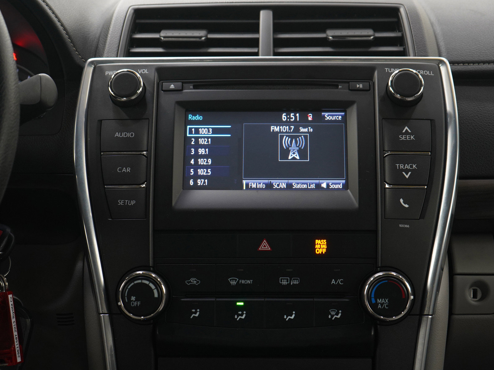 Used 2015 Toyota Camry LE image 16