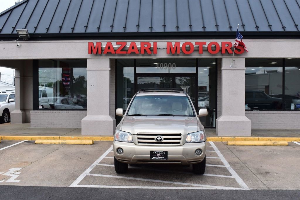 Used 2005 Toyota Highlander 4WD V6 w/ 3rd Row image 8
