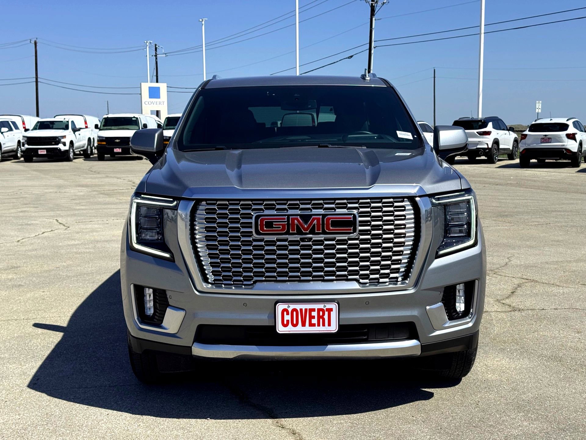 Used 2024 GMC Yukon Denali AWD/4WD image 3