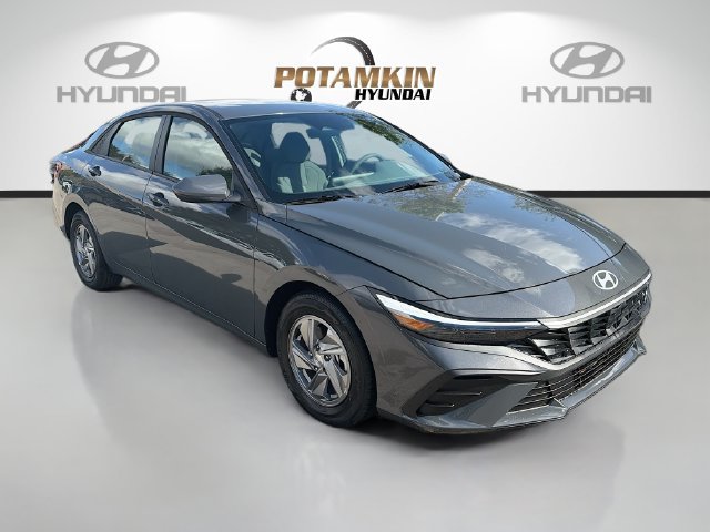 Certified 2026 Hyundai Elantra SE FWD image 4