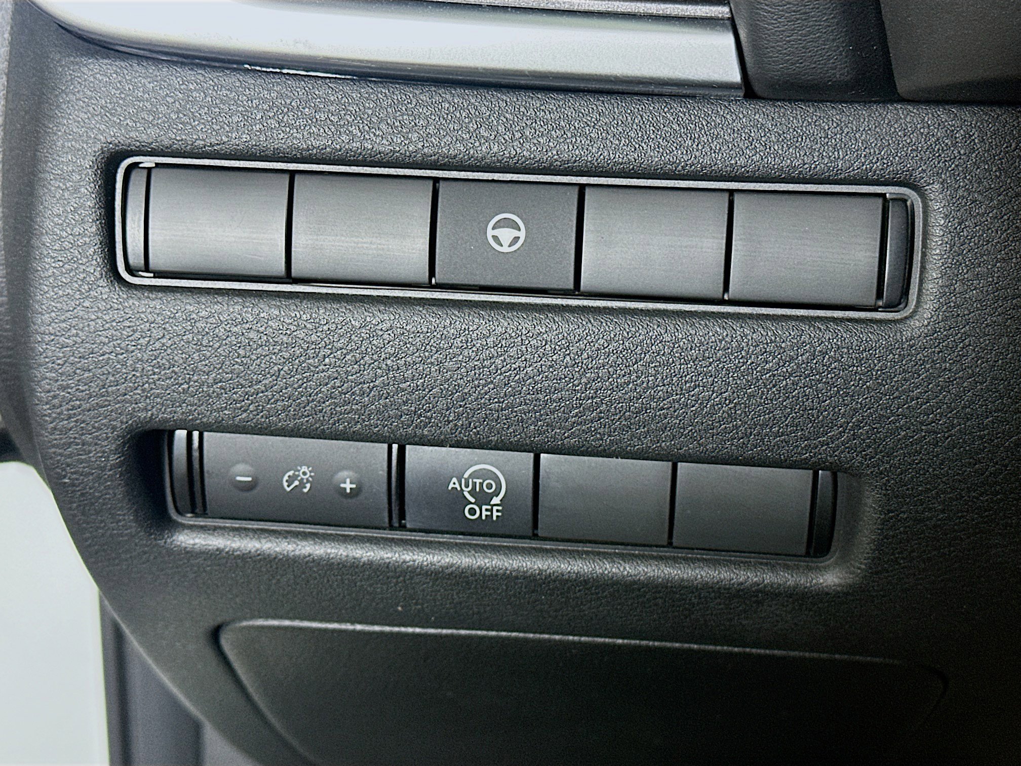 Used 2023 Nissan Rogue SV FWD image 17