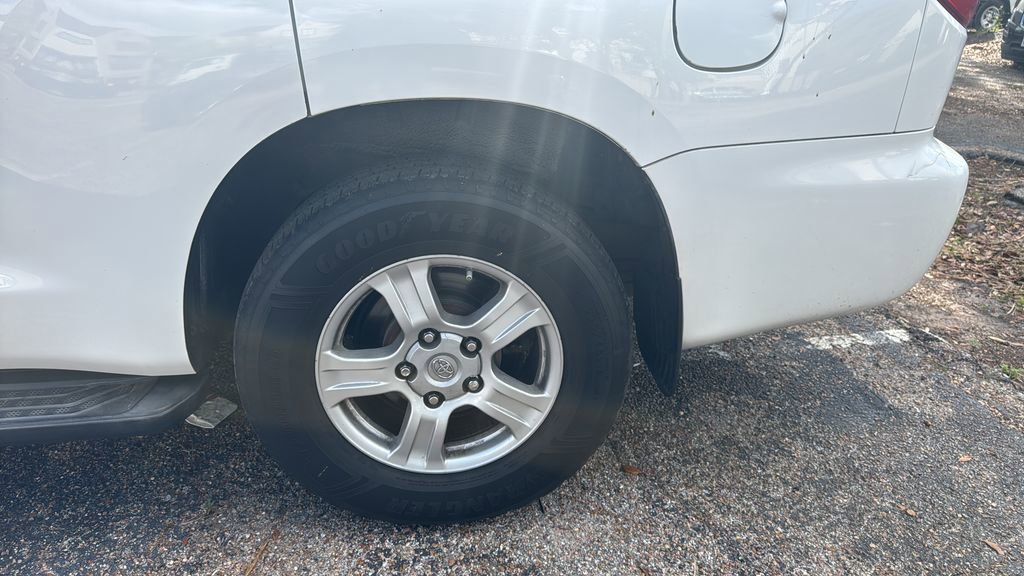 Used 2012 Toyota Sequoia SR5 RWD image 18