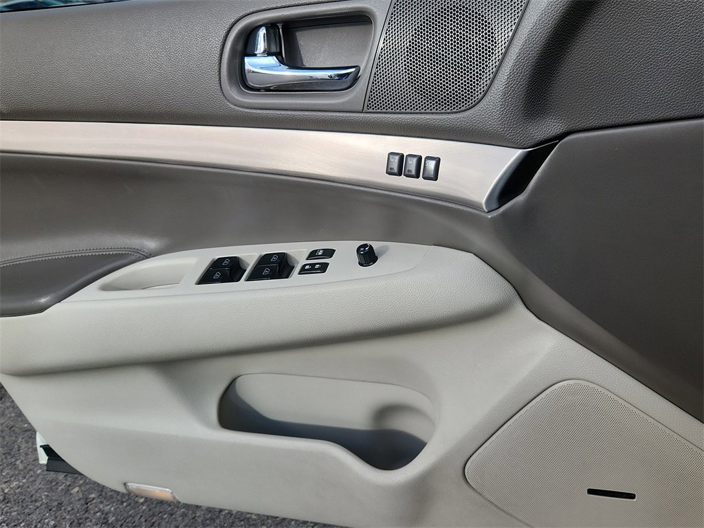 Used 2013 INFINITI G37 x w/ Premium Pkg image 9