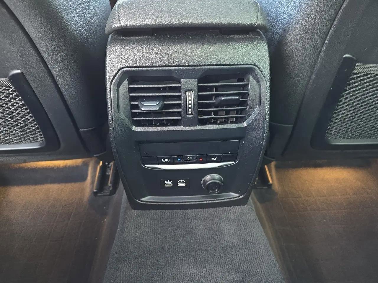 Used 2019 BMW 330i xDrive Sedan w/ Driving Assistance Package image 43