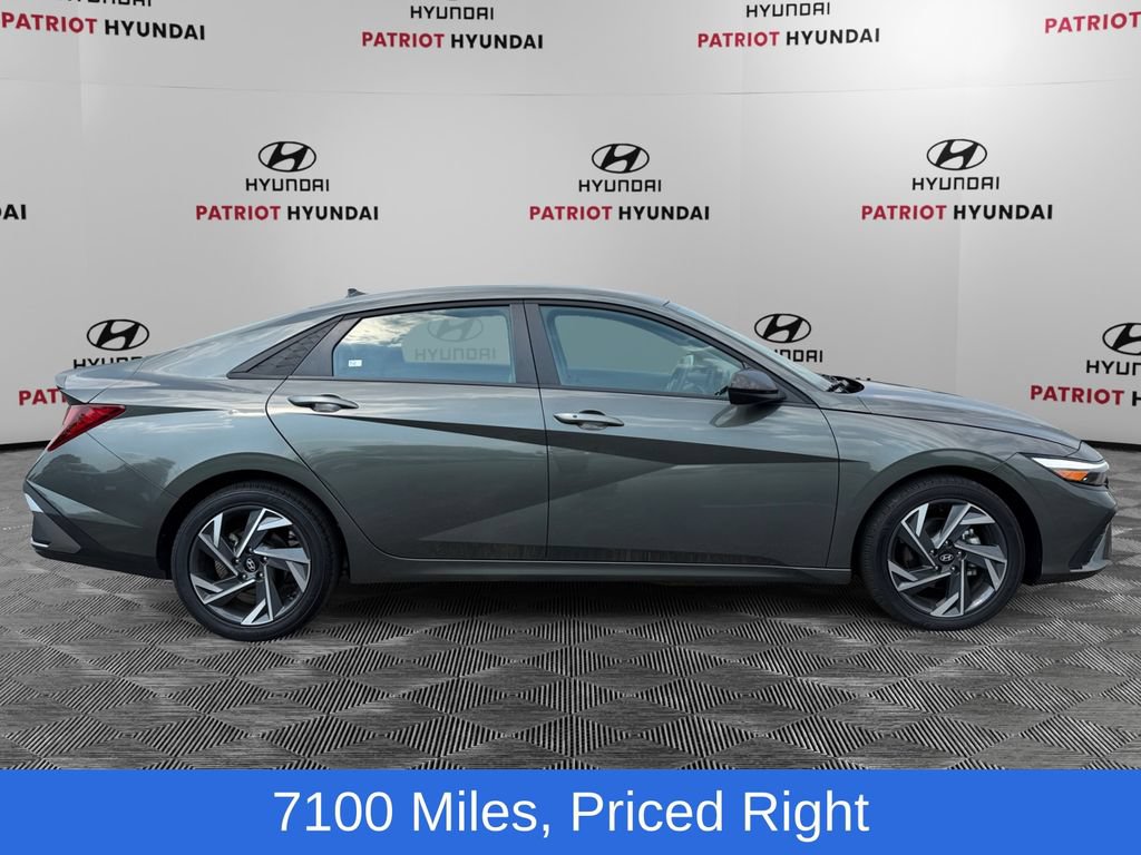 Used 2025 Hyundai Elantra Sport FWD image 3