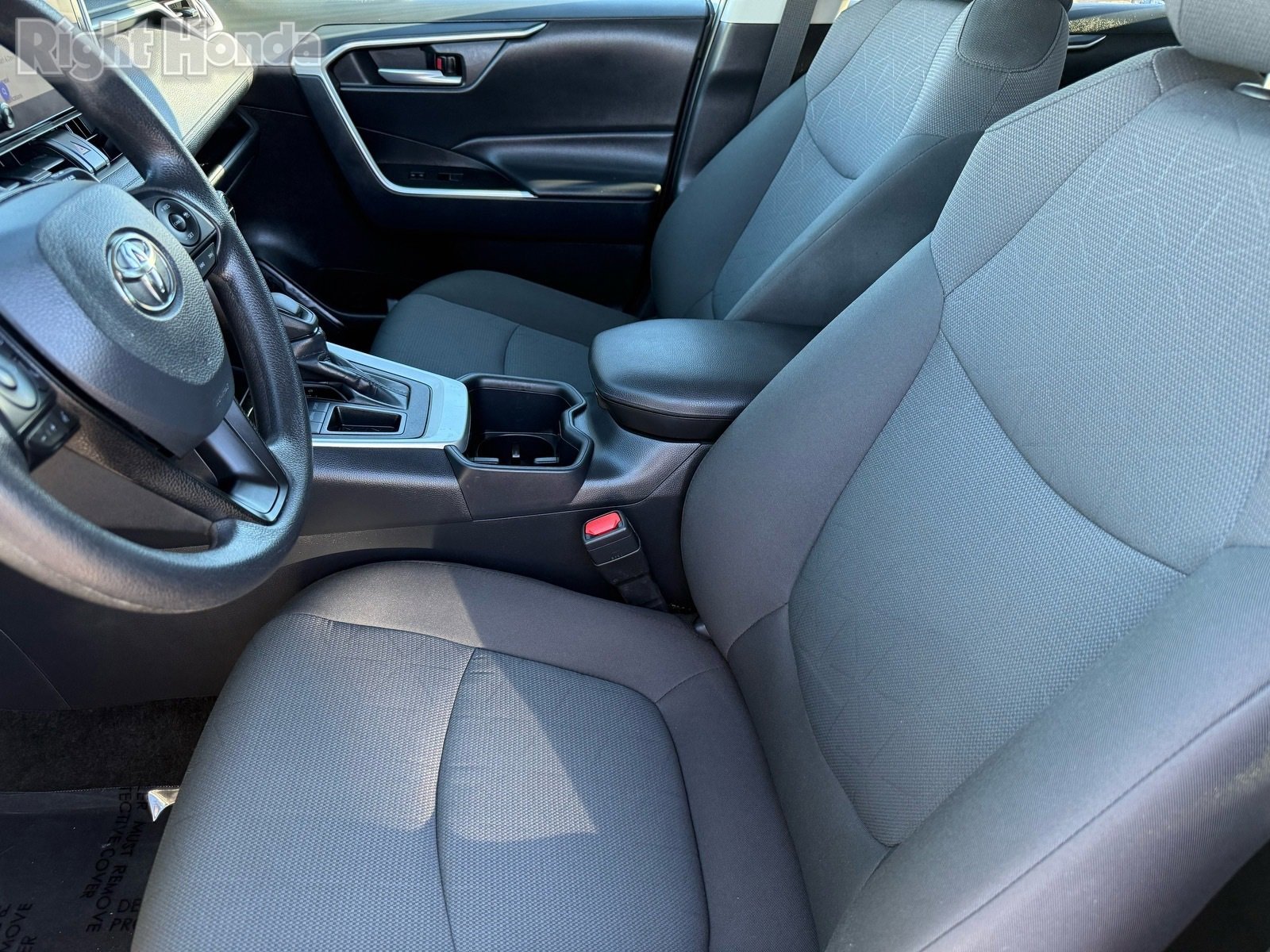 Used 2025 Toyota RAV4 XLE image 12