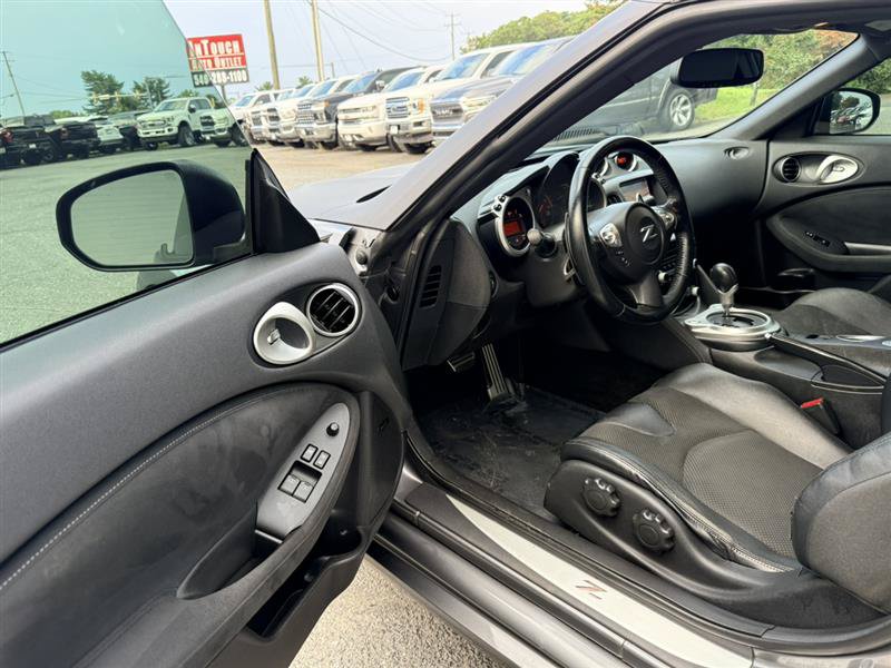 Used 2015 Nissan 370Z Touring RWD image 15