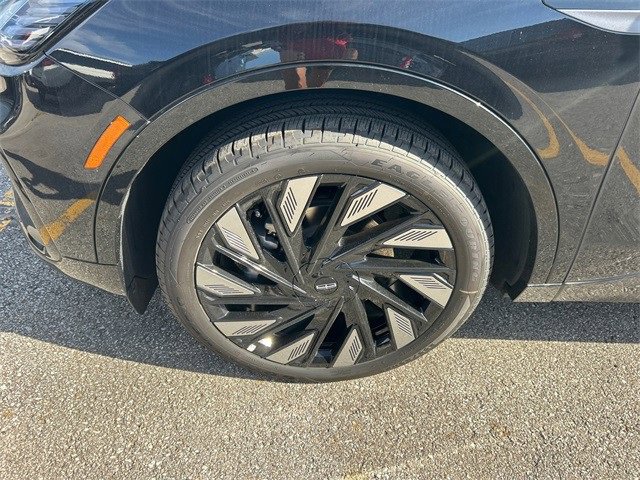 New 2025 Lincoln Nautilus Reserve w/ Jet Appearance Package image 13