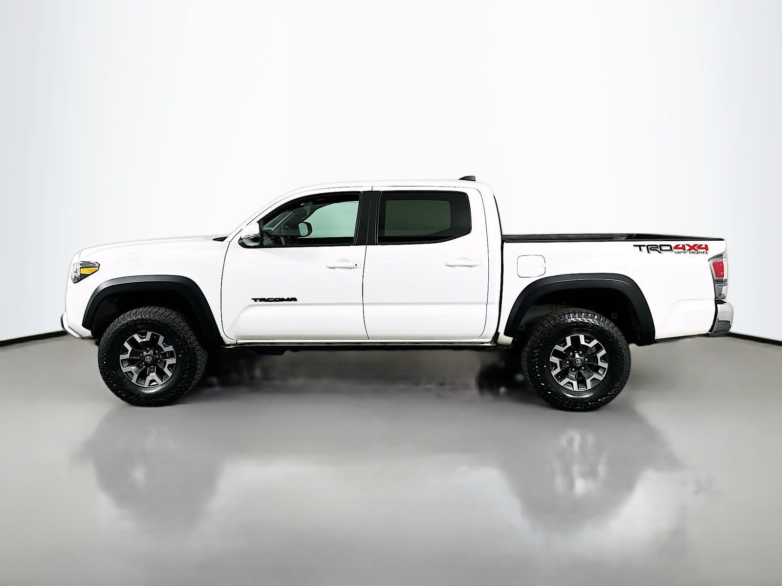 Certified 2022 Toyota Tacoma TRD Off-Road AWD/4WD image 4