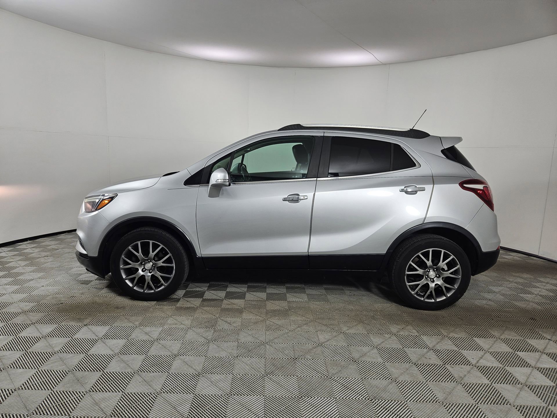 Used 2018 Buick Encore Sport Touring FWD image 4