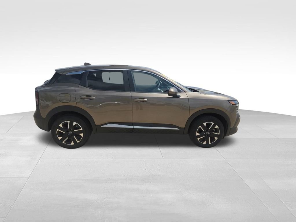 Used 2025 Nissan Kicks SV AWD/4WD image 11