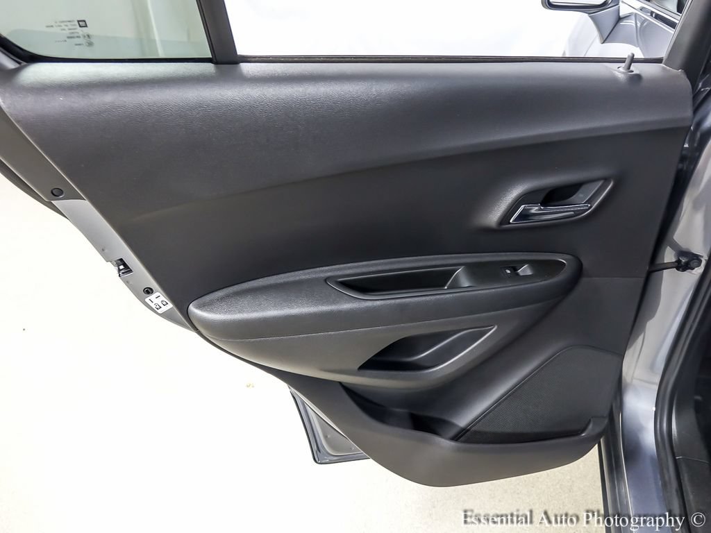 Used 2020 Chevrolet Trax LT w/ Driver Confidence Package FWD image 19