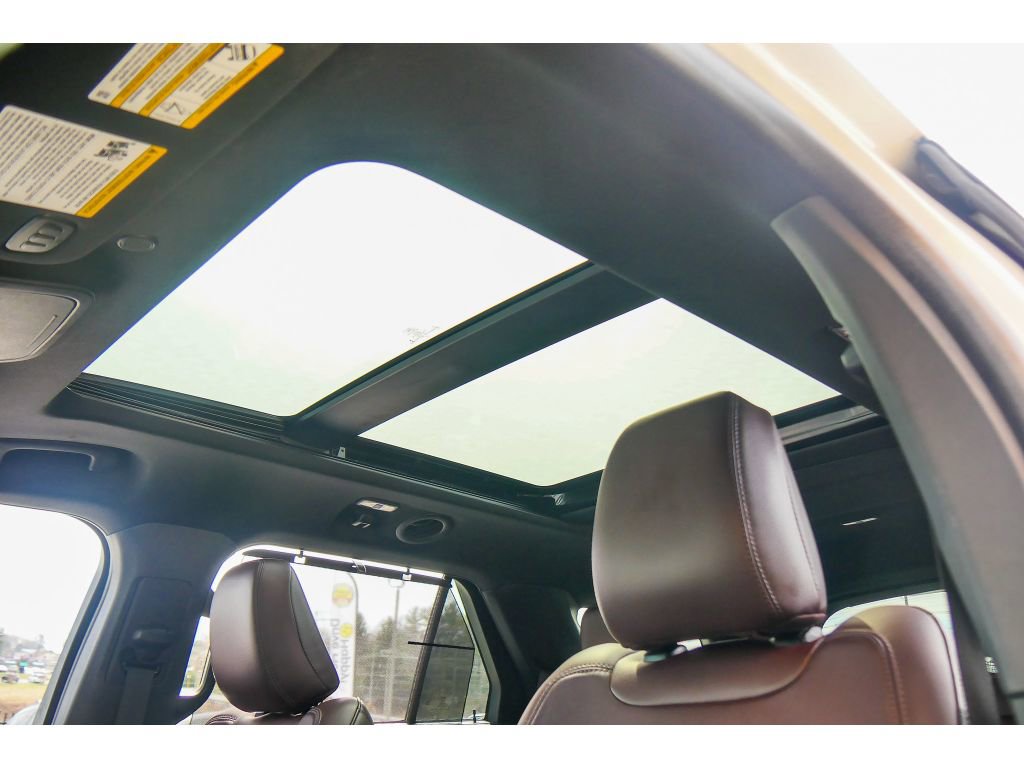 Used 2022 Ford Explorer Platinum w/ Technology Package AWD/4WD image 10