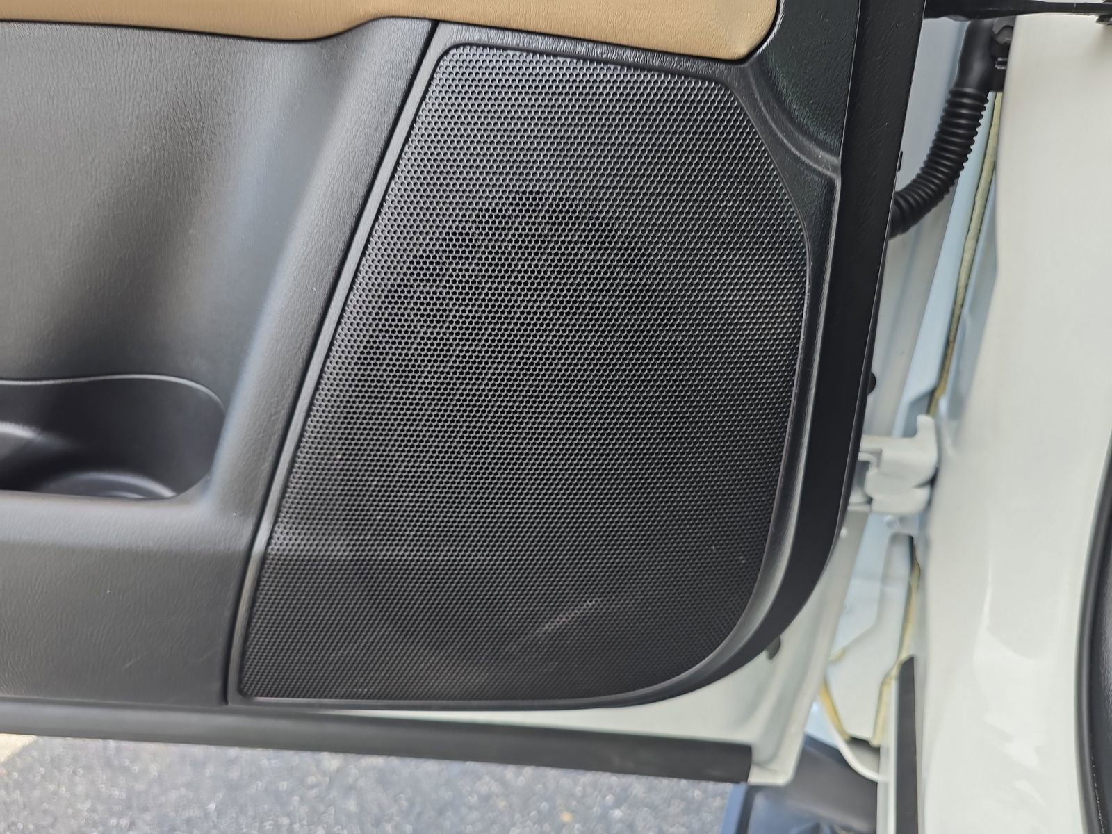 Used 2023 Nissan Armada SL w/ Captain's Chairs Package image 15