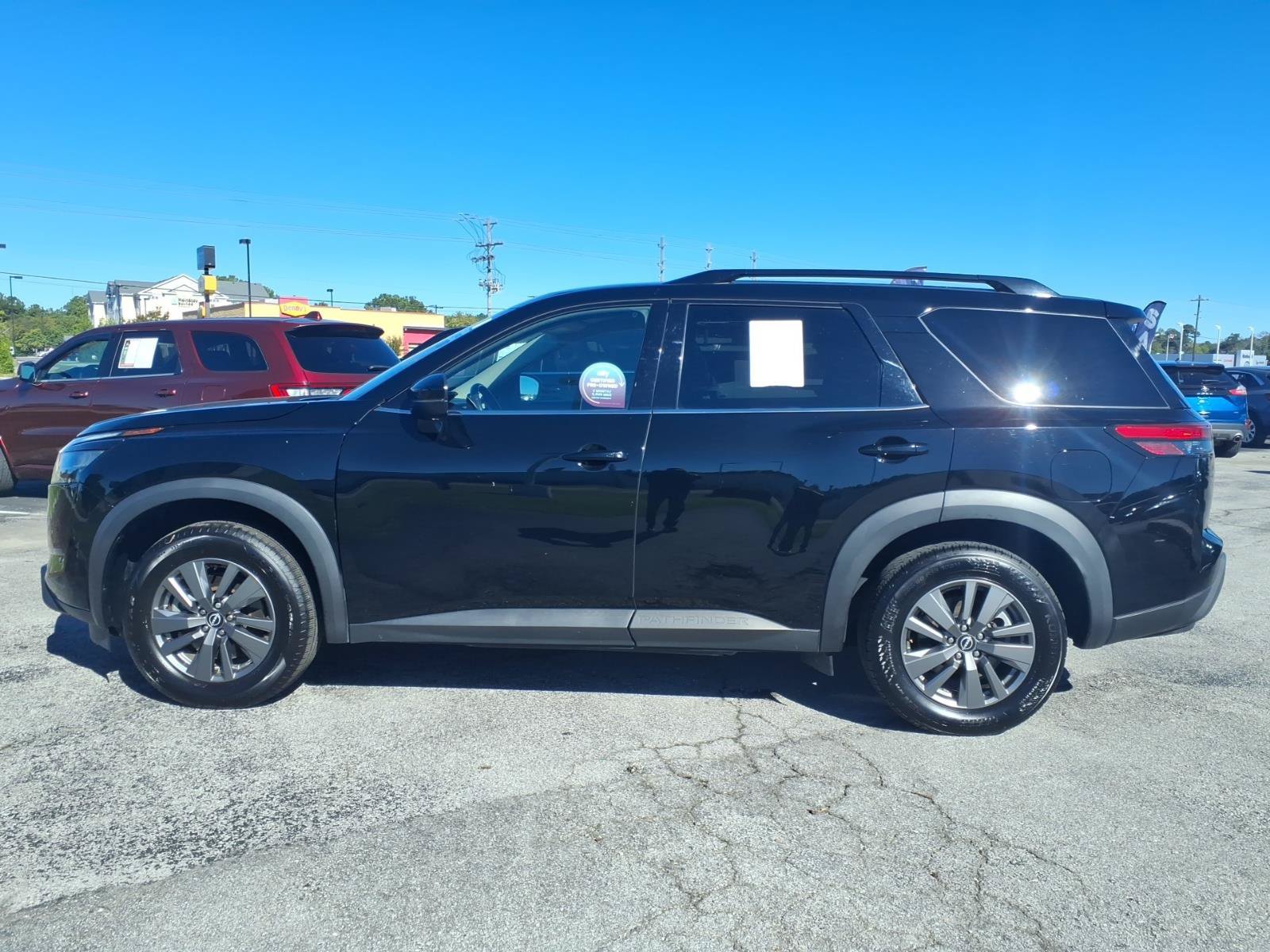 Used 2025 Nissan Pathfinder SV FWD image 5
