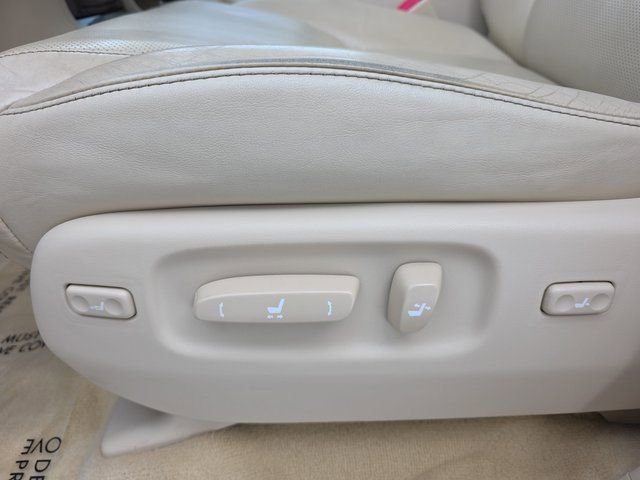 Used 2014 Lexus LX 570 4WD image 33