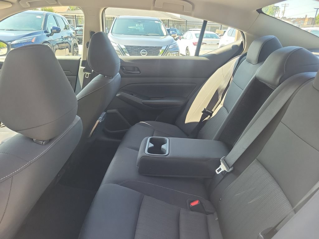 Used 2025 Nissan Altima 2.5 SV FWD image 8
