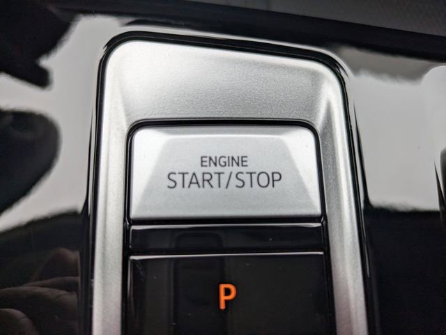 Certified 2025 Volkswagen Atlas Peak Edition SE image 32