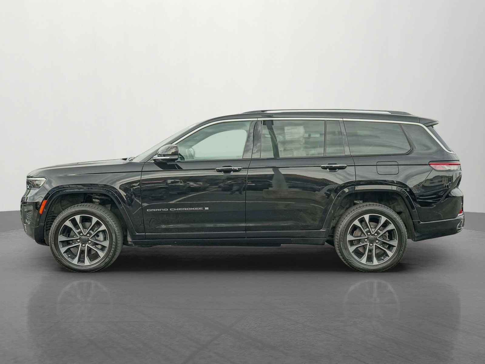 Used 2022 Jeep Grand Cherokee L Overland w/ Luxury Tech Group IV image 4