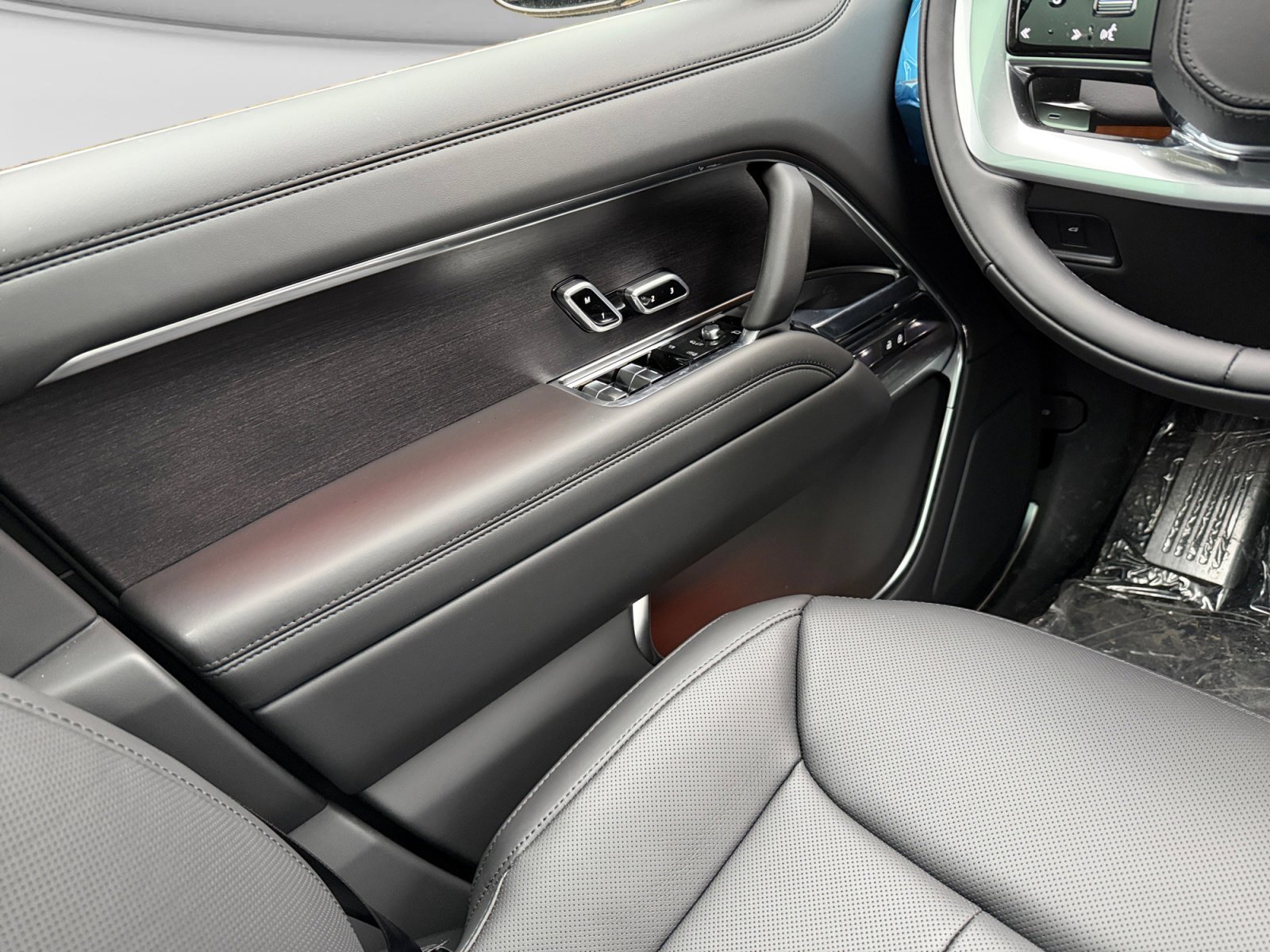 New 2026 Land Rover Range Rover SE AWD/4WD image 12