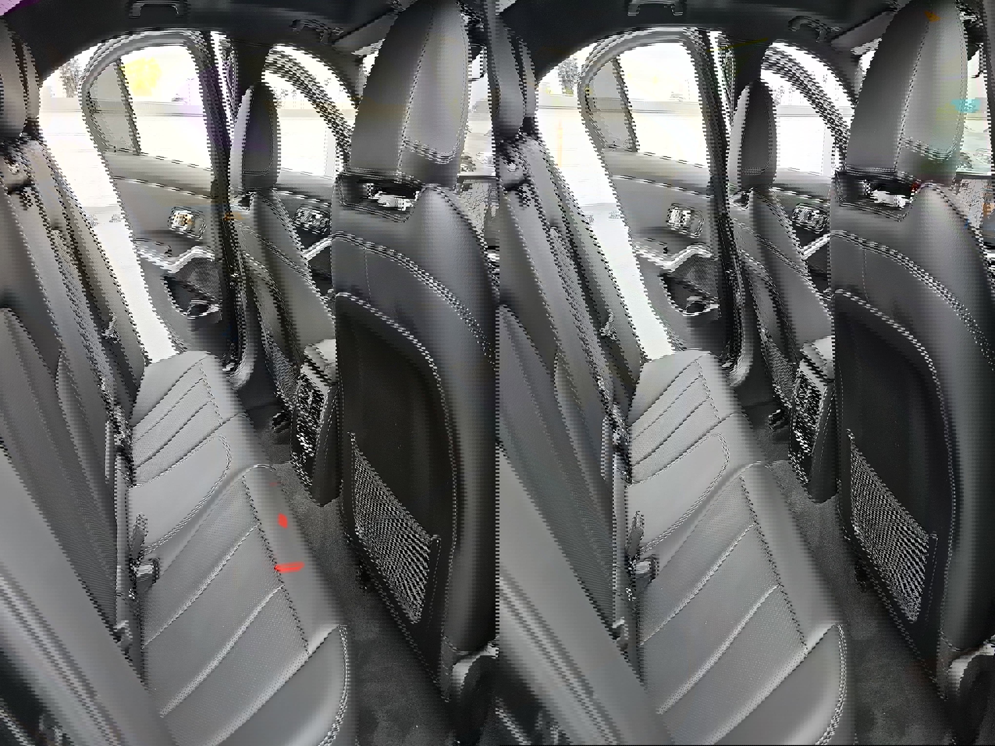 Used 2023 BMW 330i Sedan w/ M Sport Package image 11