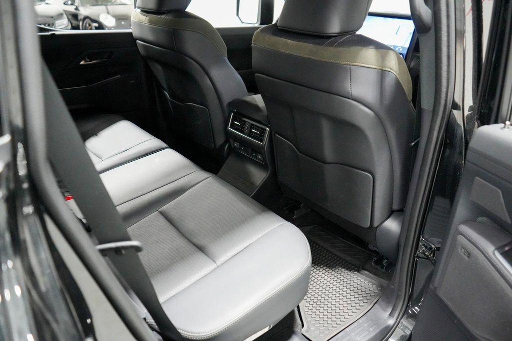 Used 2024 Lexus GX 550 image 25