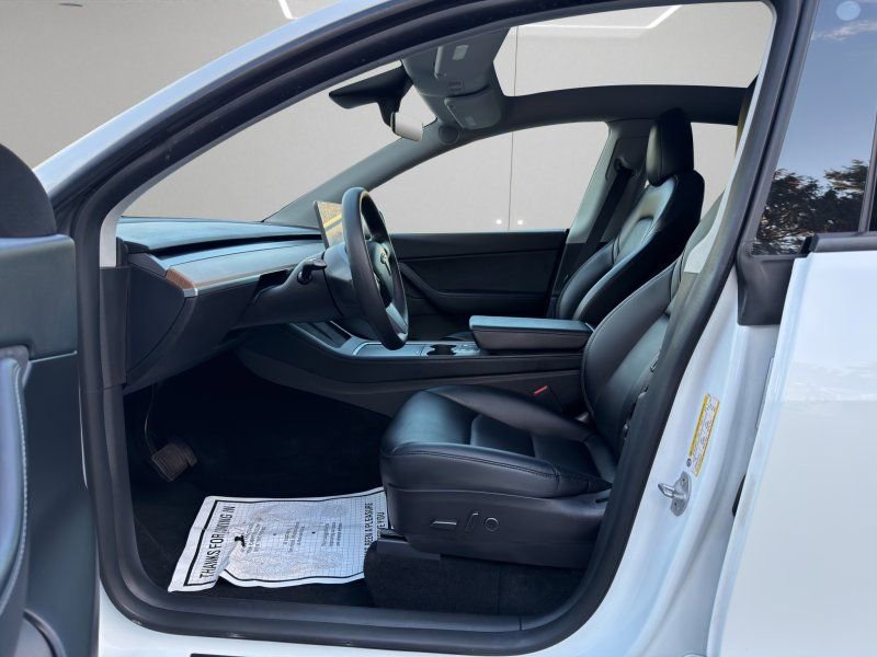 Used 2022 Tesla Model Y Long Range image 9