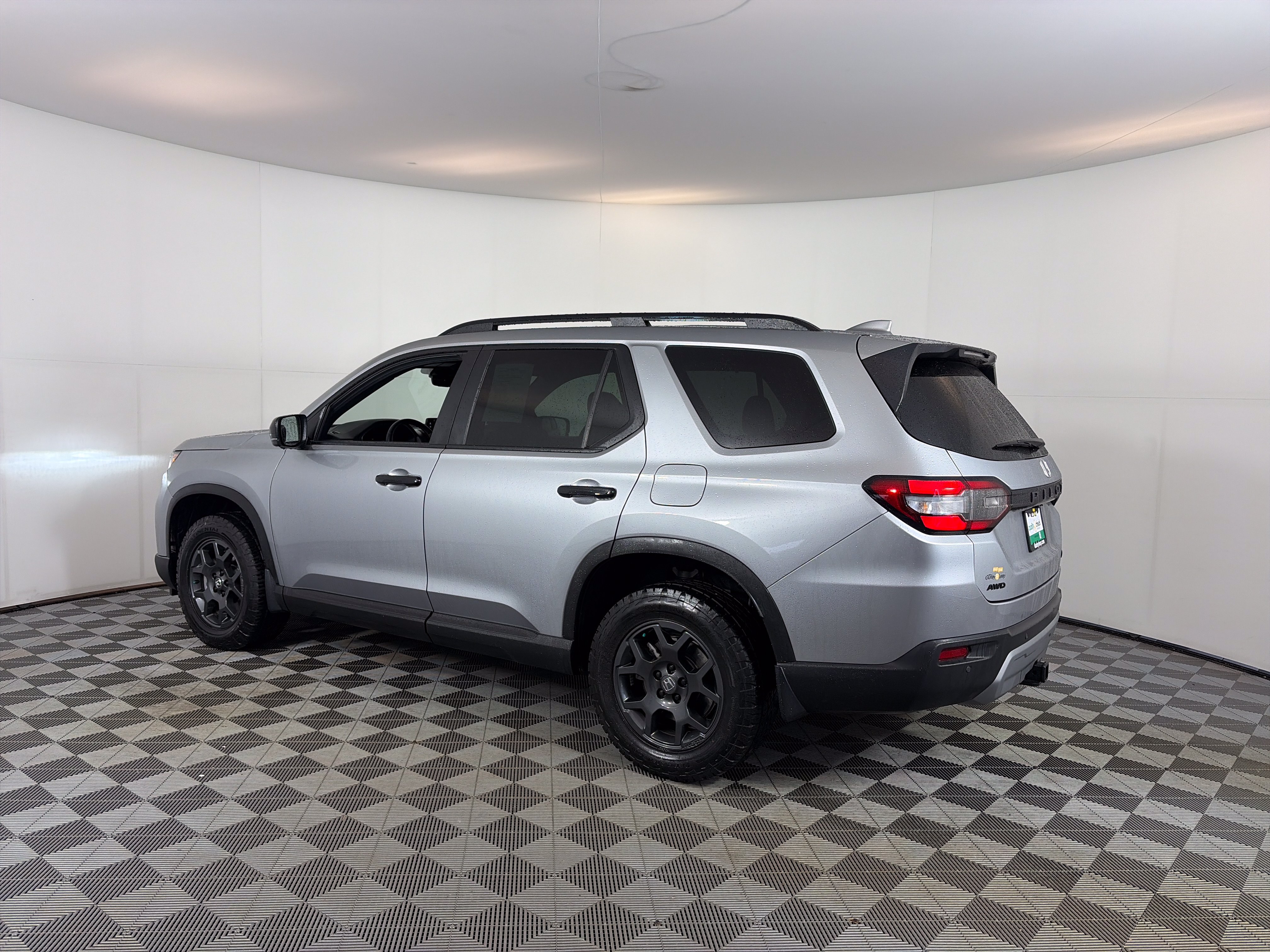 Used 2025 Honda Pilot TrailSport image 4