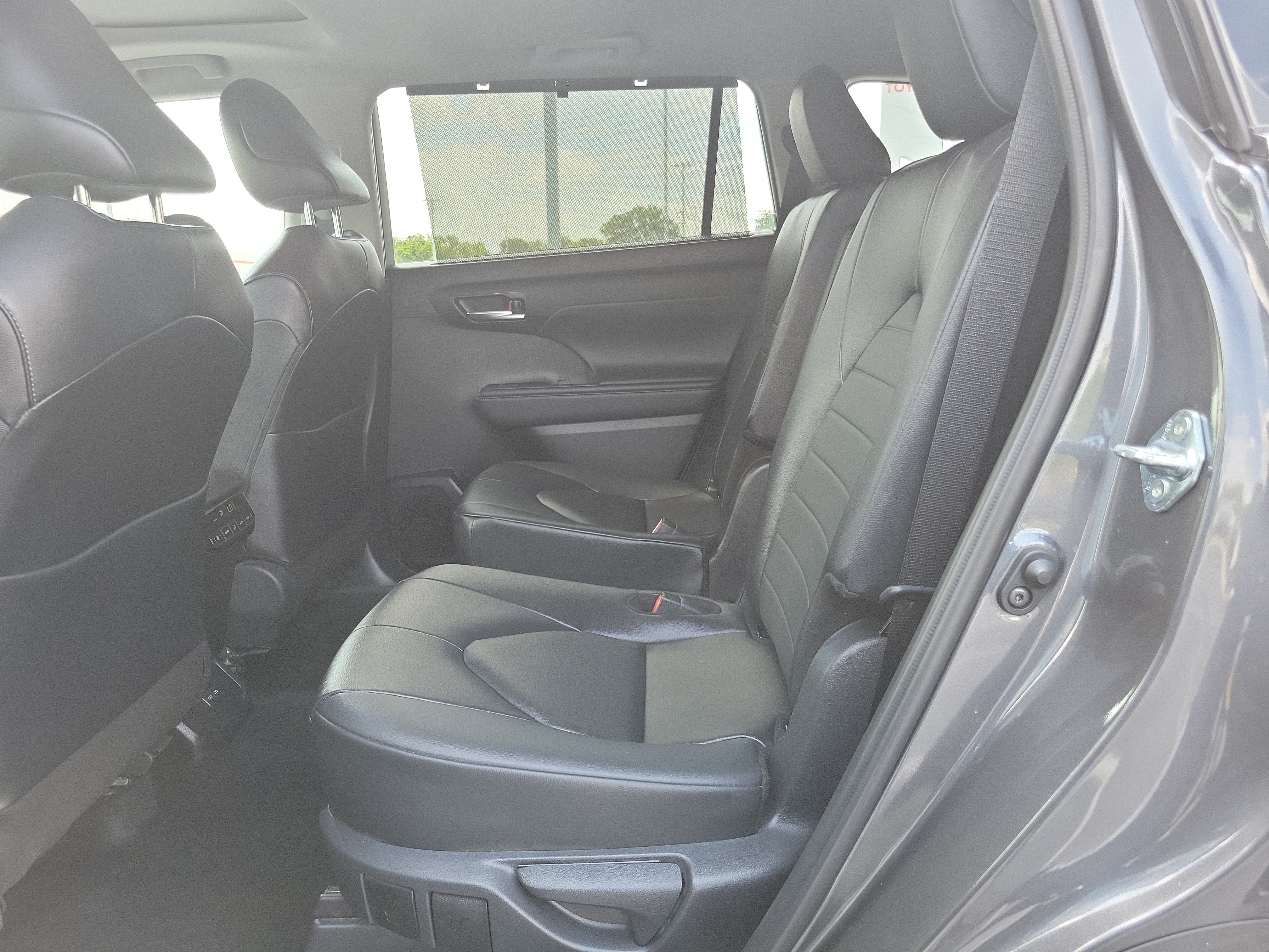Certified 2025 Toyota Highlander XLE AWD/4WD image 11
