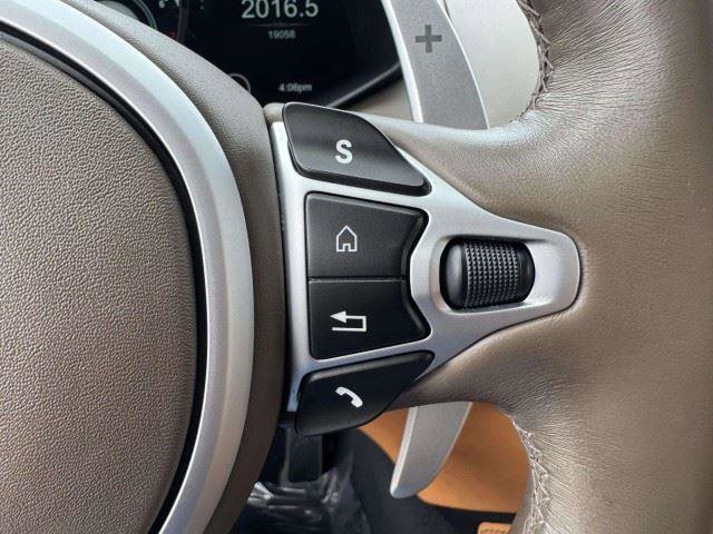 Used 2022 Aston Martin V8 Vantage Roadster RWD image 29