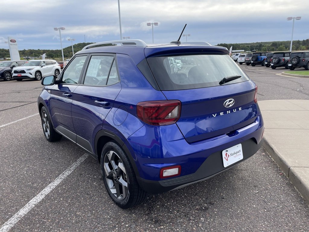 Used 2023 Hyundai Venue Limited w/ Cargo Package image 3