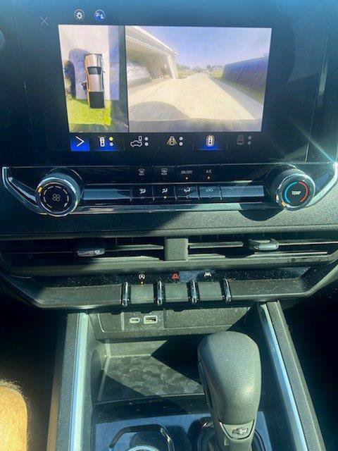 Used 2023 Chevrolet Colorado Trail Boss w/ Technology Package AWD/4WD image 10