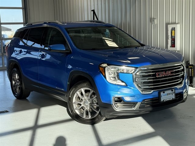Used 2024 GMC Terrain SLT image 1