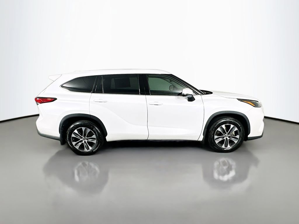Used 2022 Toyota Highlander XLE image 8