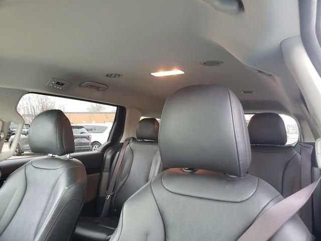 Used 2025 Kia Carnival image 21