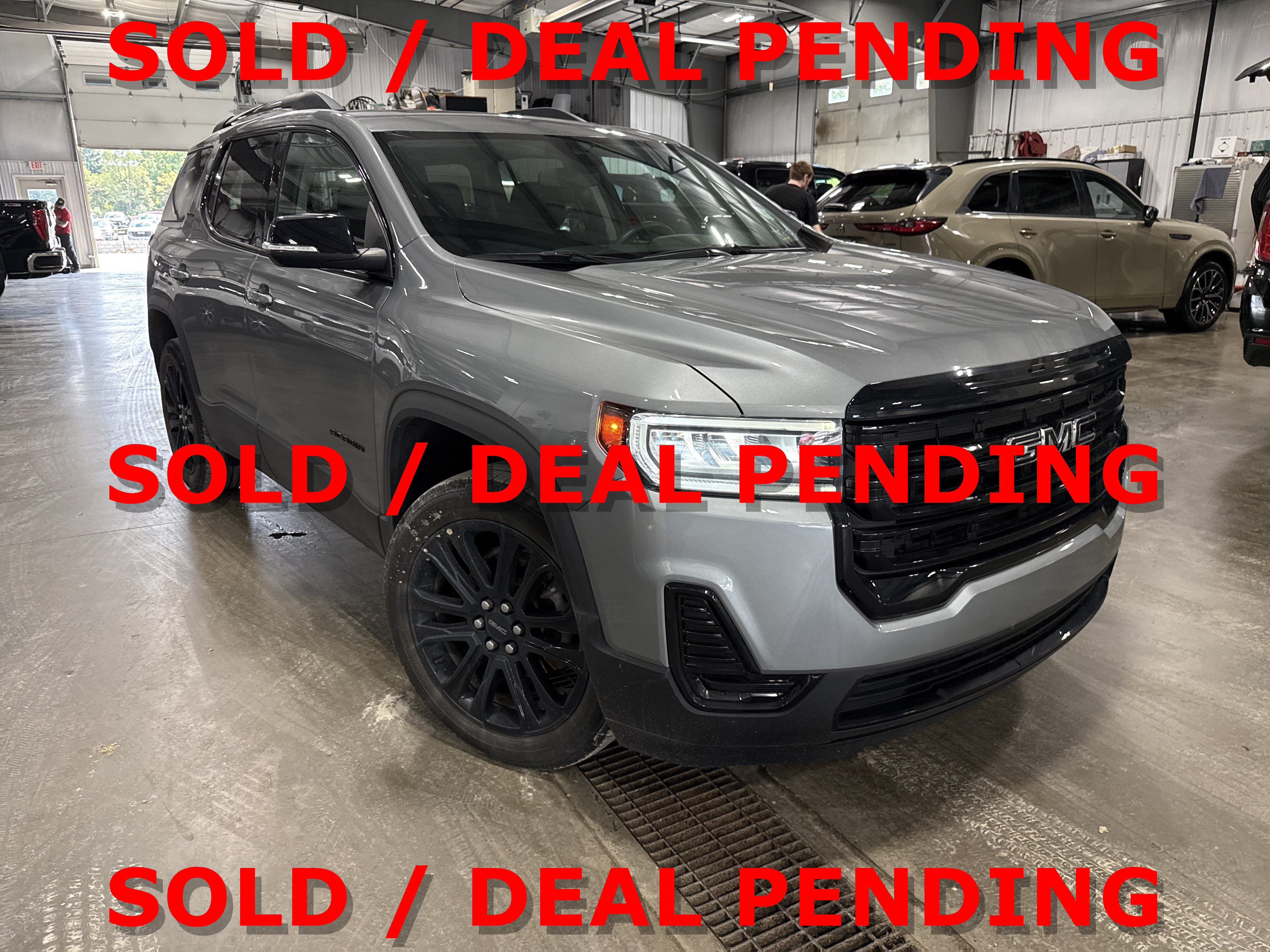 Used 2023 GMC Acadia SLE w/ Driver Convenience Package AWD/4WD image 1
