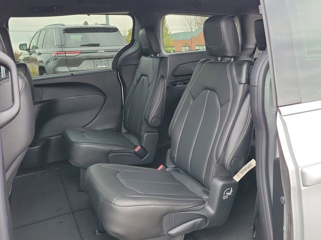 New 2026 Chrysler Pacifica Select image 15