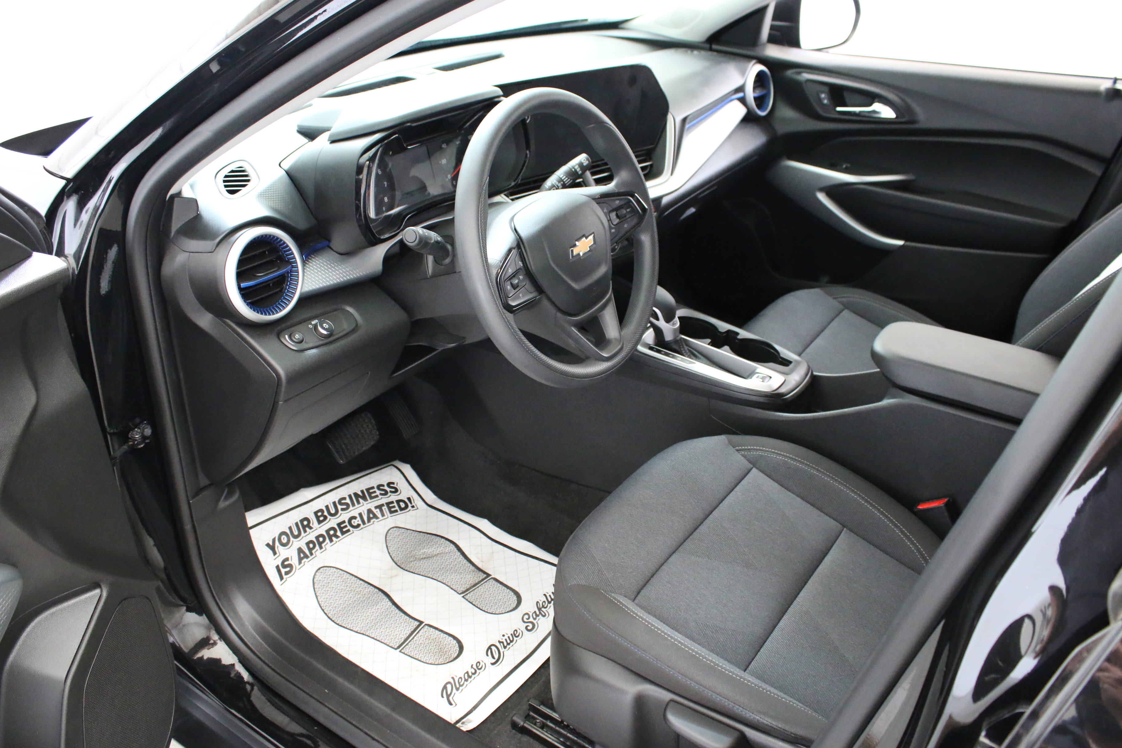 Used 2024 Chevrolet Trax LS FWD image 23