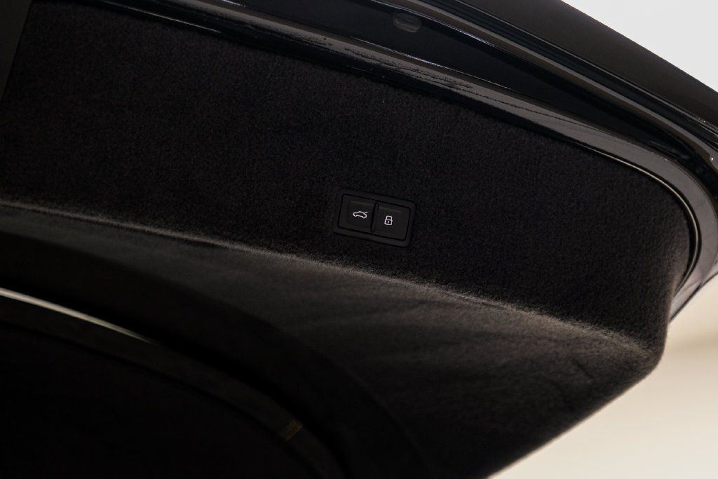 Used 2025 Lamborghini Urus SE AWD/4WD image 60