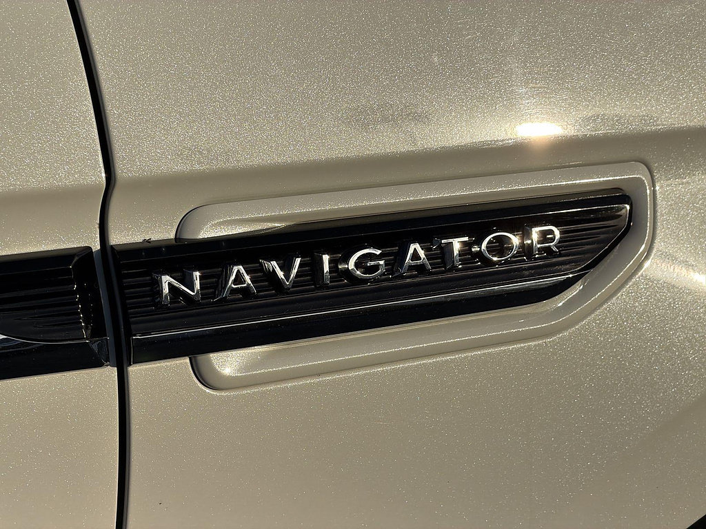 Used 2023 Lincoln Navigator L Black Label AWD/4WD image 32