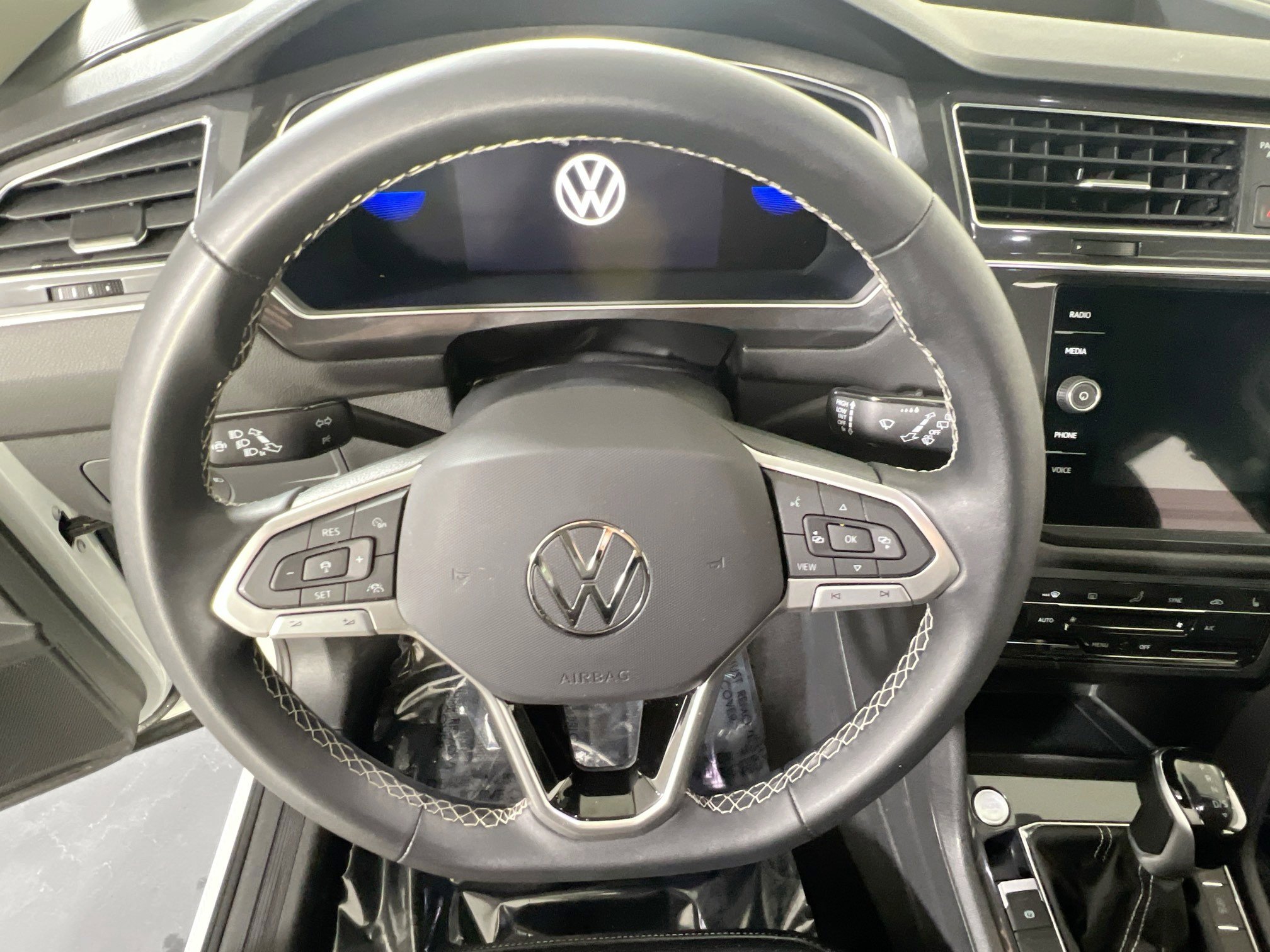 Used 2022 Volkswagen Tiguan SE image 11