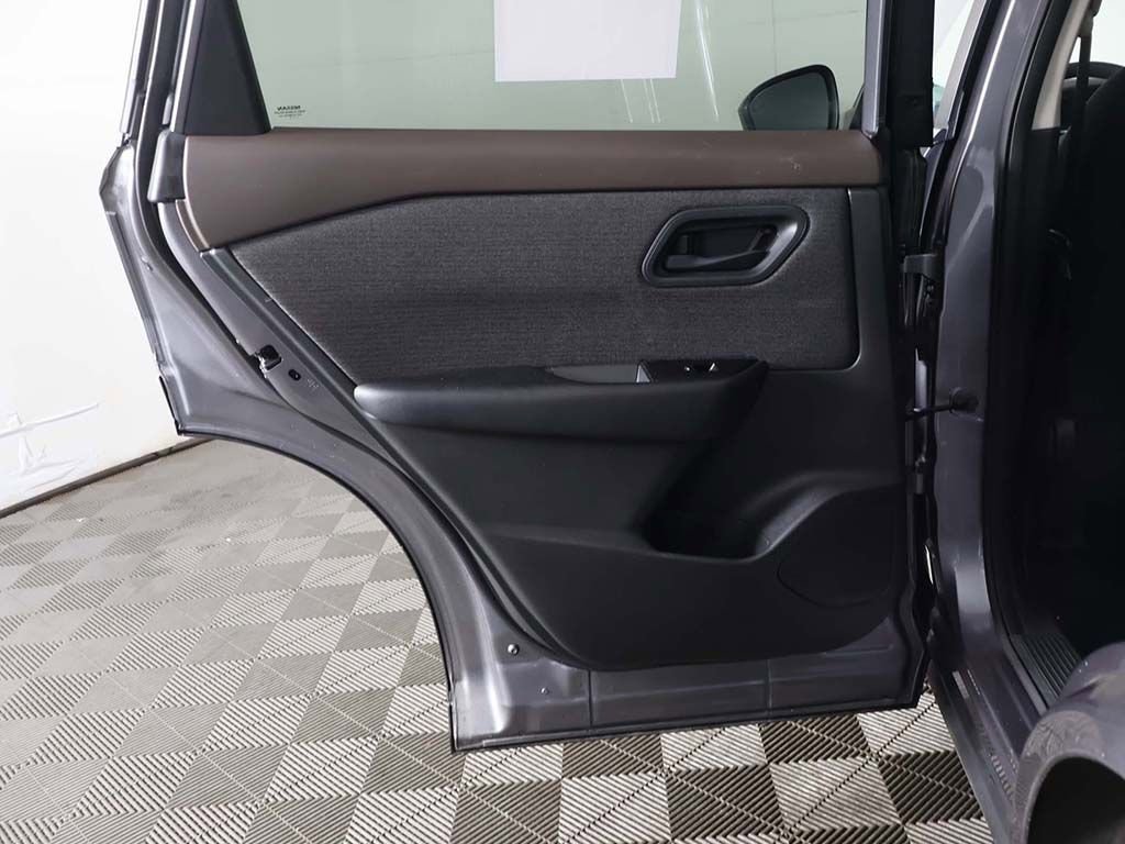 Used 2023 Nissan Rogue S image 29