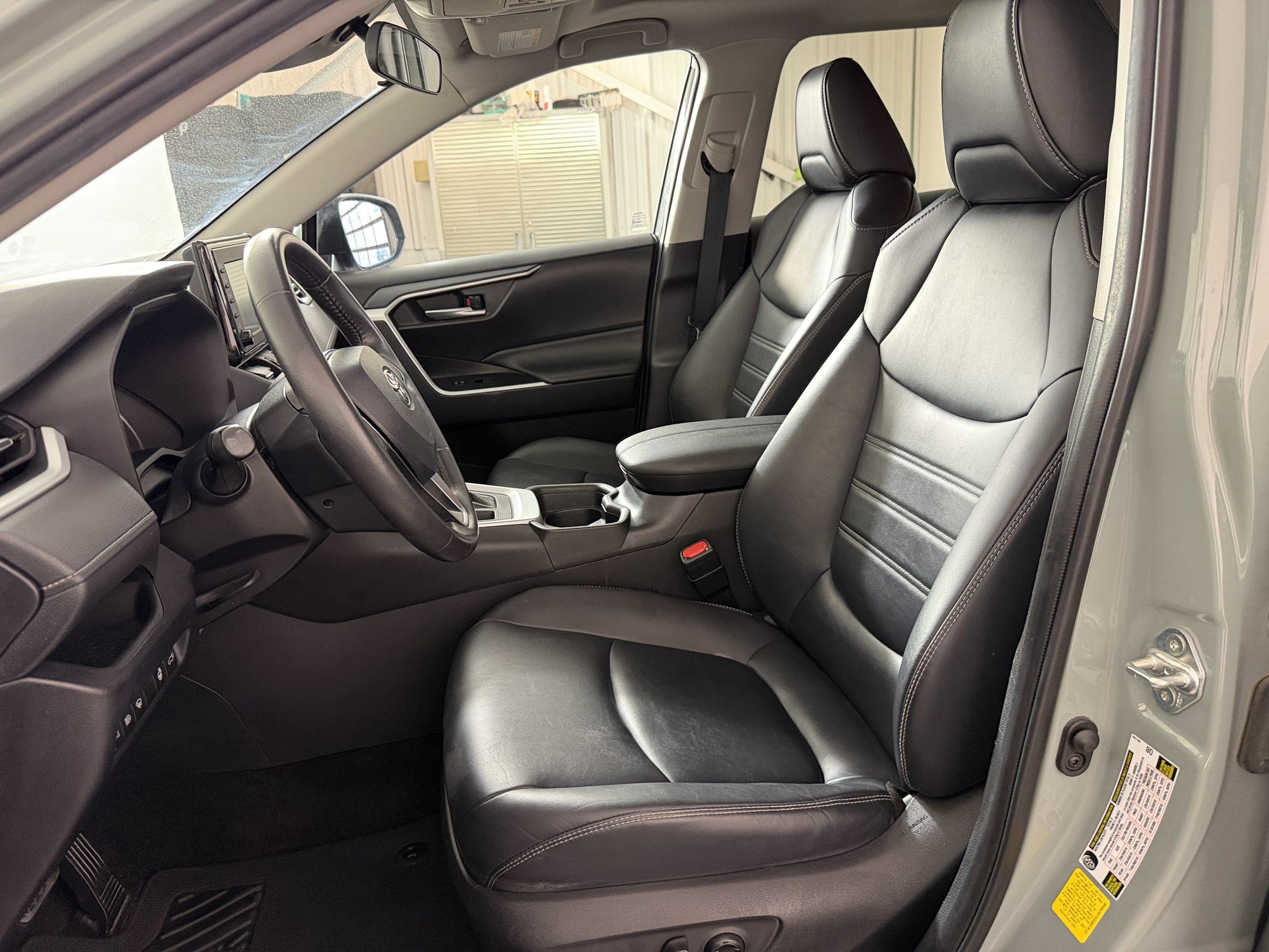 Used 2020 Toyota RAV4 XLE Premium FWD image 5